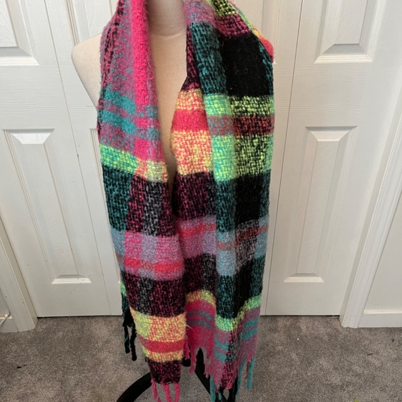 Express 100% acrylic scarf - Picture 5 of 9